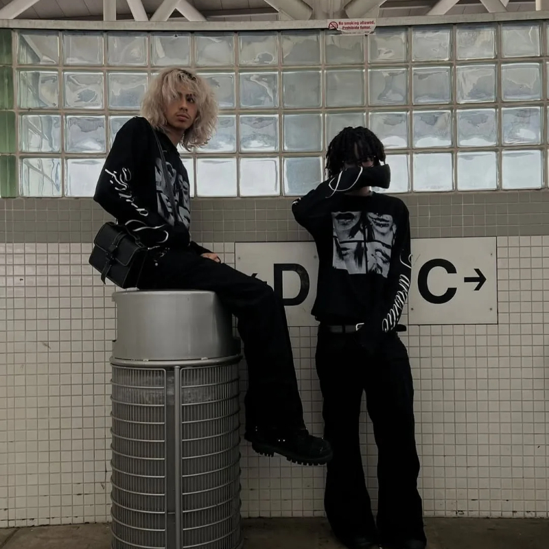 Street Fashion Couple - 2000年代 パンク レトロ ヒップホップ ストリート クール